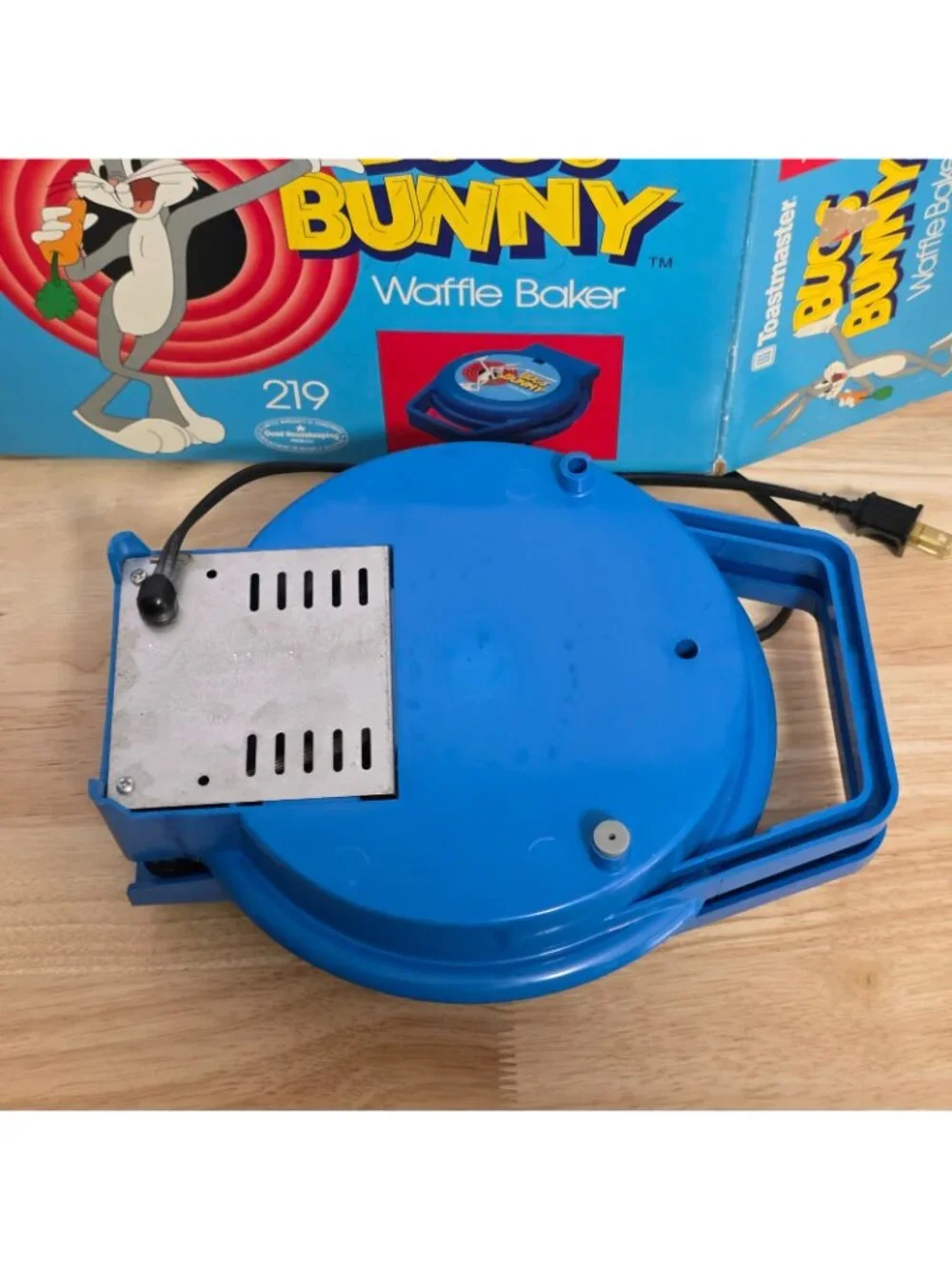 Vintage 1991 Toastmaster Bugs Bunny Waffle Baker Looney Tunes Maker w/ Box